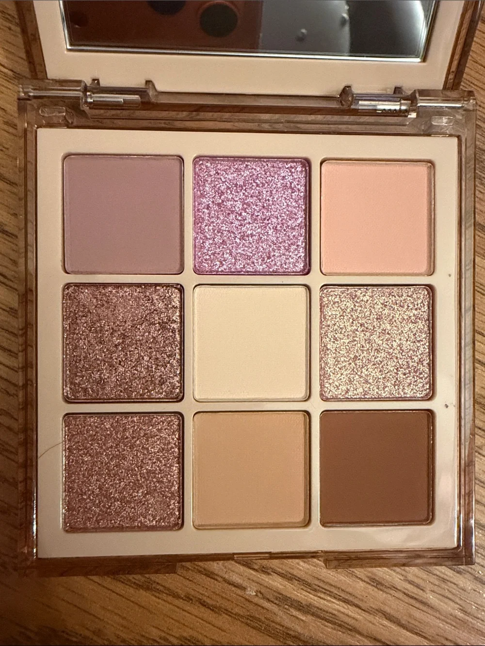 HUDA BEAUTY Nude Light Eyeshadow Palette - Rose Gold & Cream Accents
